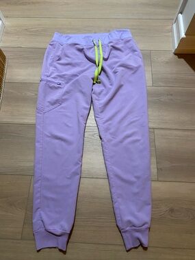 Figs Lavender Dew Joggers Size Large Talk